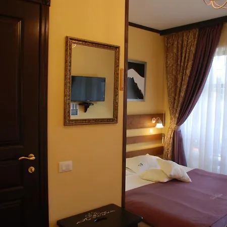Hotel Zolota Pidkova&river 1 Slavske