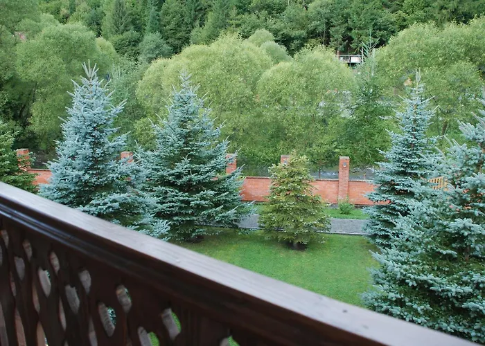 Zolota Pidkova Karpat Hotel